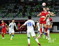 张艺兴热舞,意外脱鞋脱,引网友调侃,问鼎娱乐会员登录入口,H5问鼎娱乐官网,问鼎娱乐