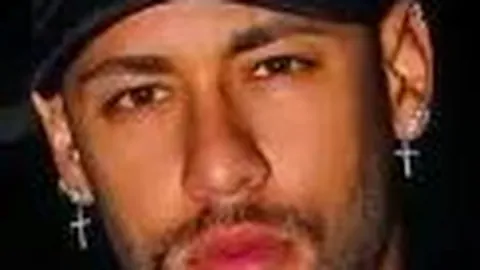 汉密尔顿以22.4亿财富登顶富豪榜，打破贝克汉姆纪录